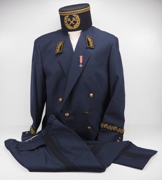 4.1.) Uniformen / Kopfbedeckungen Polen: Steigeruniform aus OberschlesienSchwarzes Tuch, die