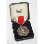 1.2.) Deutsches Reich (1933-45) Volkspflege Ehrenzeichen, Medaille, im Etui.Versilbert, am Bande; im