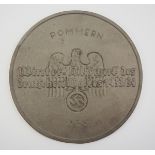 1.2.) Deutsches Reich (1933-45) WHW Medaille Pommern.Große Gussmedaille.ca. Ø 18,5 cm.Zustand: II