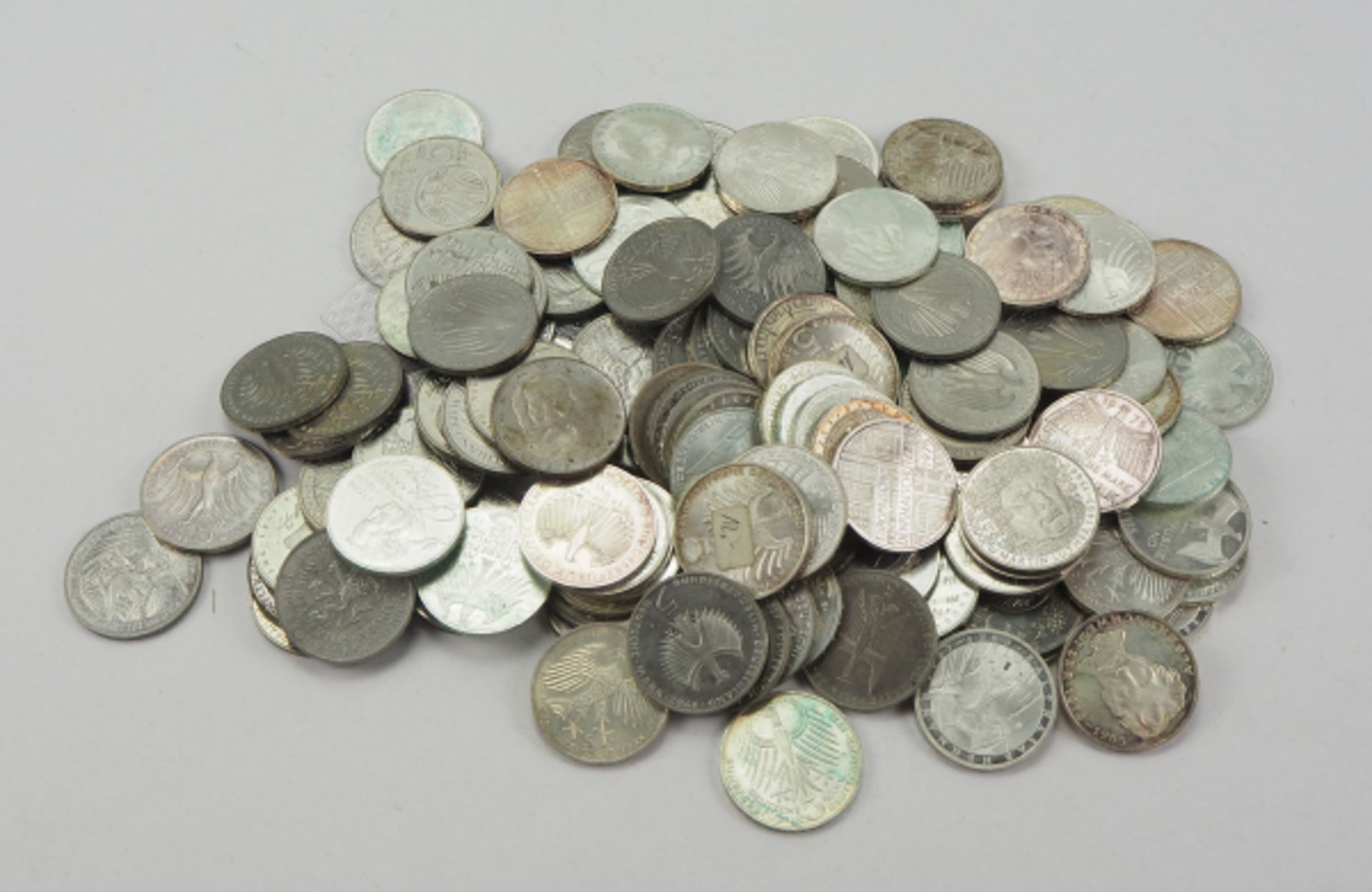 7.4.) Münzen Sammlung 5 DM Stücke.128 Exemplare.Zustand: II 7.4 ) Coins