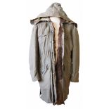 4.1.) Uniformen / Kopfbedeckungen Waffen-SS: "Charkow"-Parka, 2. Modell.Graues Tuch, mit Fell-