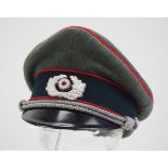 4.1.) Uniformen / Kopfbedeckungen Wehrmacht: Schirmmütze eines Artillerie Offiziers.Feldgraues Tuch,