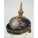 4.1.) Uniformen / Kopfbedeckungen Mecklenburg: Pickelhaube für Offiziere.Lederkorpus, runder