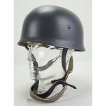 4.1.) Uniformen / Kopfbedeckungen Luftwaffe: Fallschirmspringer Helm.Grau lackiert, mit sauberem