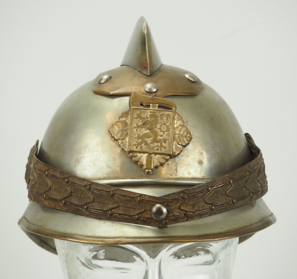 4.1.) Uniformen / Kopfbedeckungen Tschecheslowakei: Feuerwehr-Offiziers-Helm.Silberner Metallhelm,