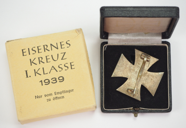 1.2.) Deutsches Reich (1933-45) Eisernes Kreuz, 1939, 1. Klasse, im Etui, mit Überkarton. - Image 3 of 5