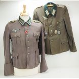 4.1.) Uniformen / Kopfbedeckungen Wehrmacht: Lot von 2 Kavallerie-Uniformen.1.) Leutnant; 2.)
