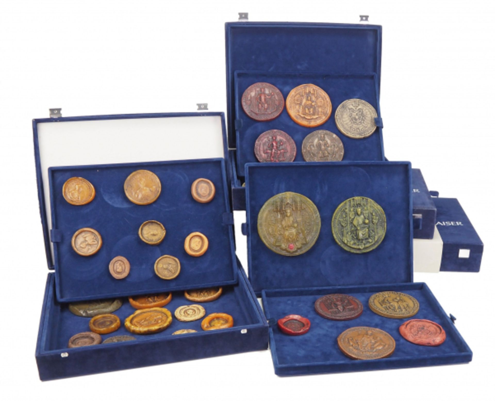 7.4.) Münzen Umfangreiche Sammlung Siegel Deutscher Kaiser und Könige.Vier Original-Sammelboxen