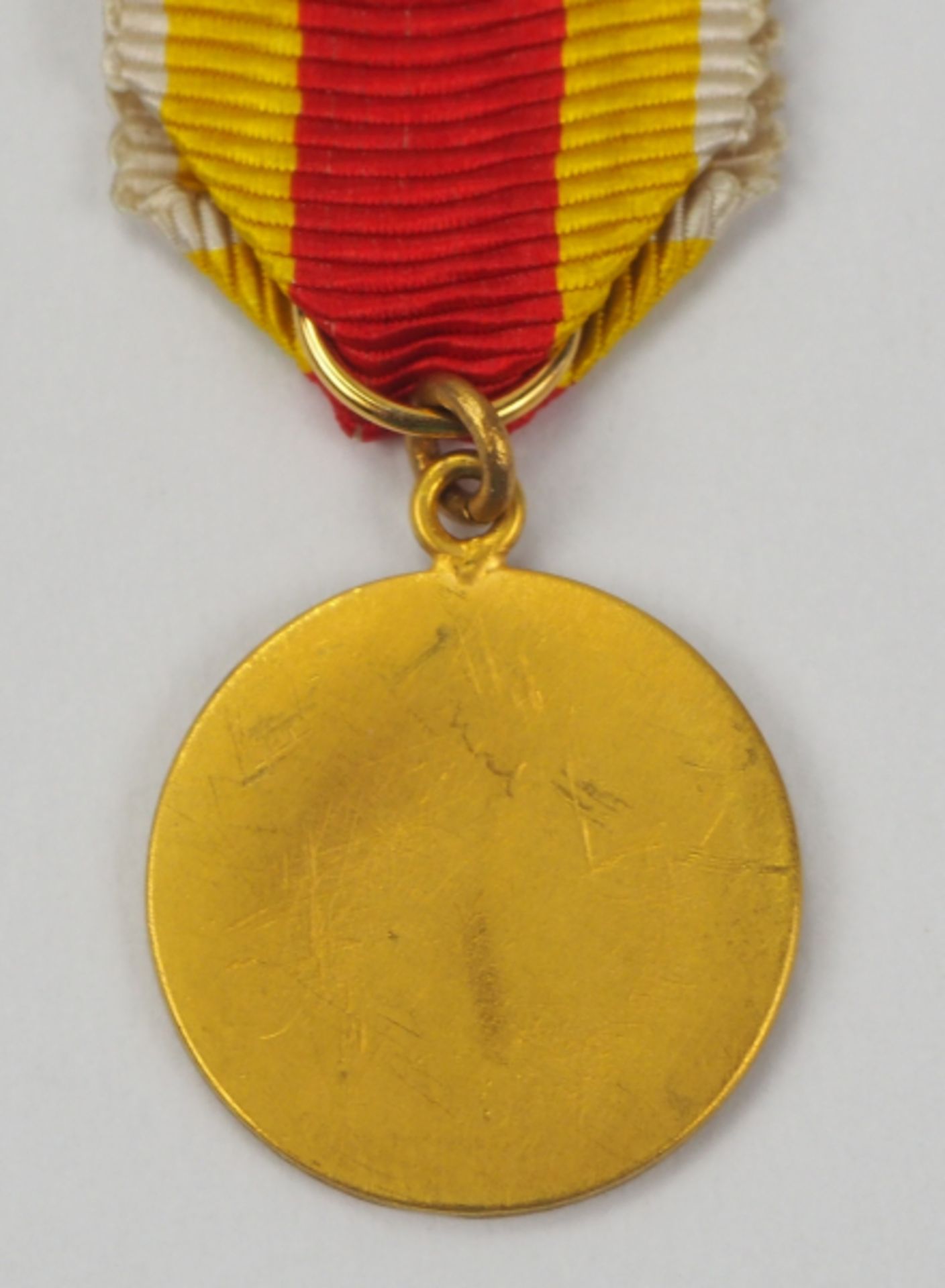 1.1.) Kaiserreich (bis 1933) Baden: Militär-Carl-Friedrich-Verdienstmedaille, in Gold, Miniatur. - Image 2 of 2