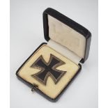 1.2.) Deutsches Reich (1933-45) Eisernes Kreuz, 1939, 1. Klasse, im Etui.Geschwärzter Eisenkern,