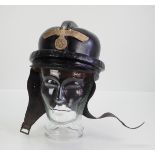 4.1.) Uniformen / Kopfbedeckungen SA: Motorrad Sturzhelm.Schwarzer Lederhelm mit umlaufendem Ring-