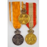 1.1.) Kaiserreich (bis 1933) Preussen: Lot von 2 Medaillen des Roten- und 1 Medaille des Kronen-