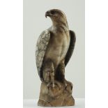7.1.) Historica Adler Statue.Fein geschnittener Stein, der ruhende Adler auf einem Sockel,