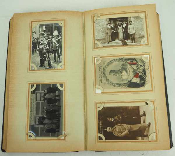 7.1.) HistoricaFoto- und Postkartenalbum aus Hochadelsbesitz.Über 200 Fotos und Postkarten, teils - Image 7 of 7