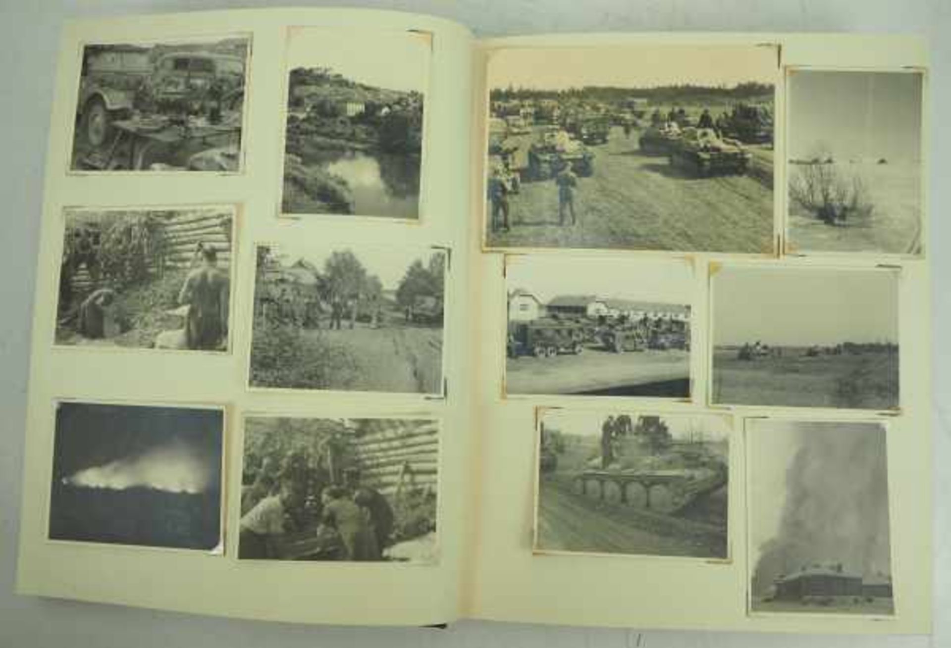 7.1.) HistoricaPrach-Fotoalbum eines Panzer-Soldaten.Ledereinband, mit aufgelegtem Eisenern Kreuz, - Bild 2 aus 6
