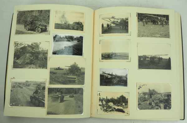 7.1.) HistoricaPrach-Fotoalbum eines Panzer-Soldaten.Ledereinband, mit aufgelegtem Eisenern Kreuz, - Image 6 of 6