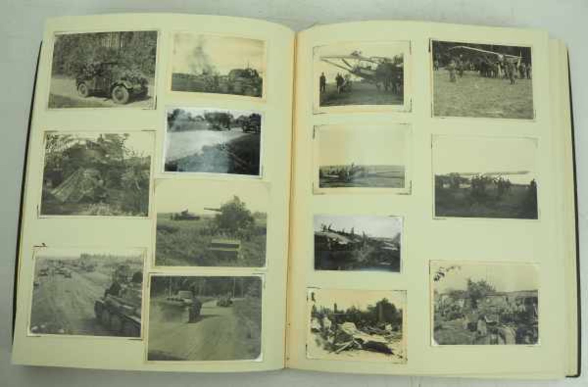 7.1.) HistoricaPrach-Fotoalbum eines Panzer-Soldaten.Ledereinband, mit aufgelegtem Eisenern Kreuz, - Bild 6 aus 6