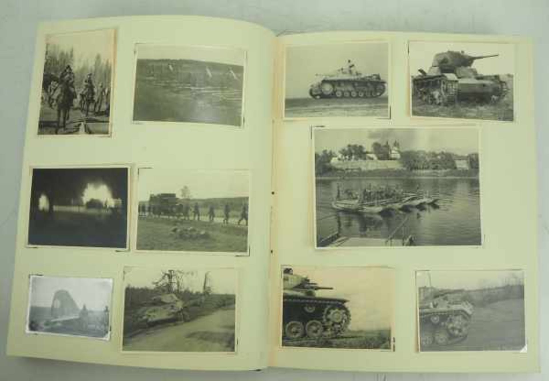 7.1.) HistoricaPrach-Fotoalbum eines Panzer-Soldaten.Ledereinband, mit aufgelegtem Eisenern Kreuz, - Bild 3 aus 6