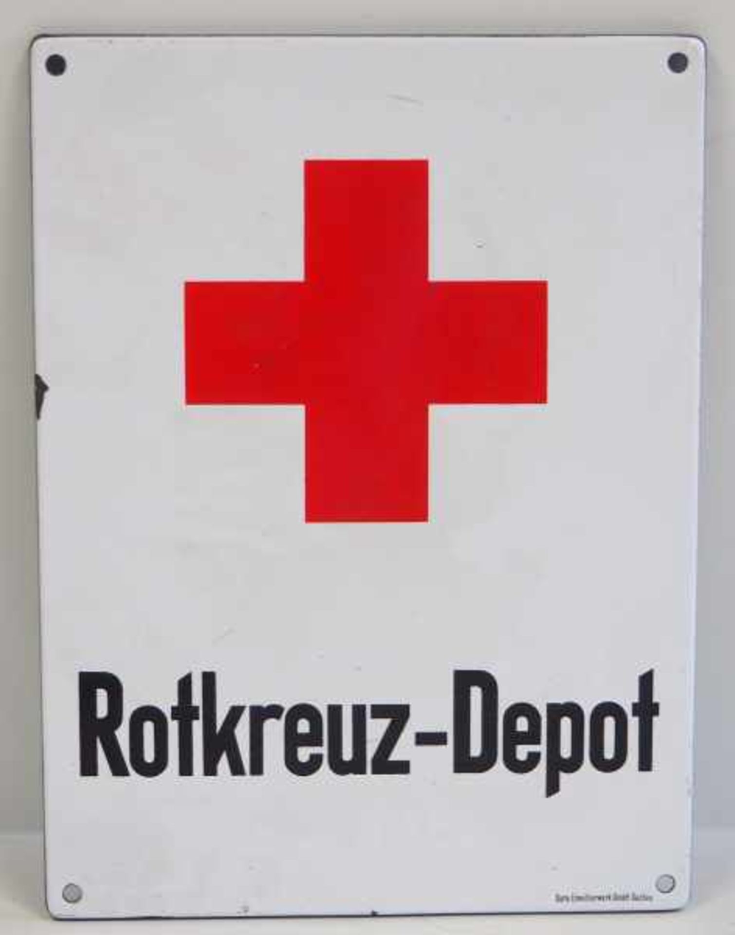7.1.) HistoricaEmailschild Rot Kreuz Depot.Ordentlicher Zustand.33 x 24 cm.Zustand: I-II7.1.)