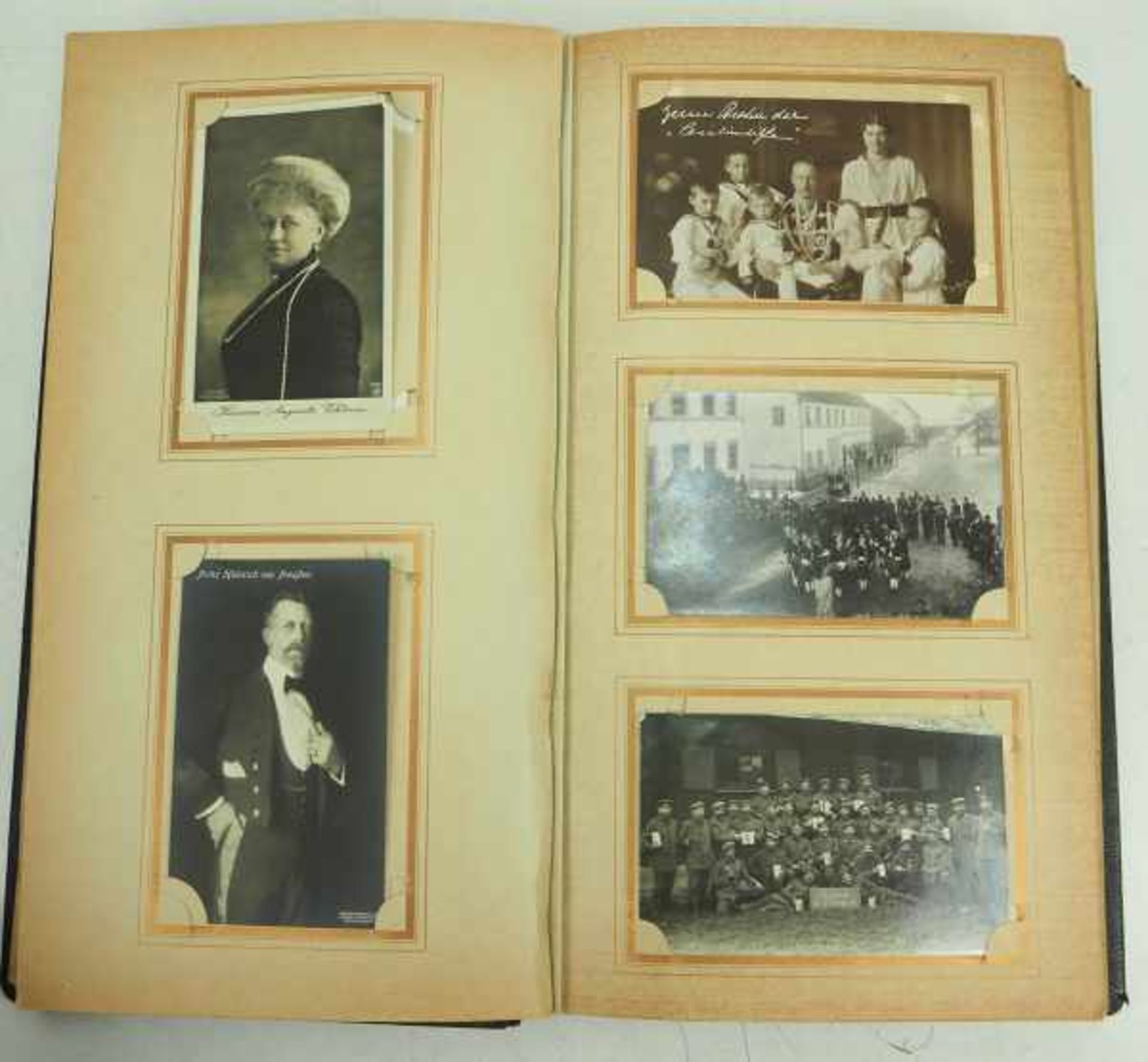 7.1.) HistoricaFoto- und Postkartenalbum aus Hochadelsbesitz.Über 200 Fotos und Postkarten, teils - Bild 5 aus 7