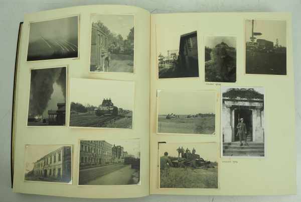 7.1.) HistoricaPrach-Fotoalbum eines Panzer-Soldaten.Ledereinband, mit aufgelegtem Eisenern Kreuz, - Image 4 of 6