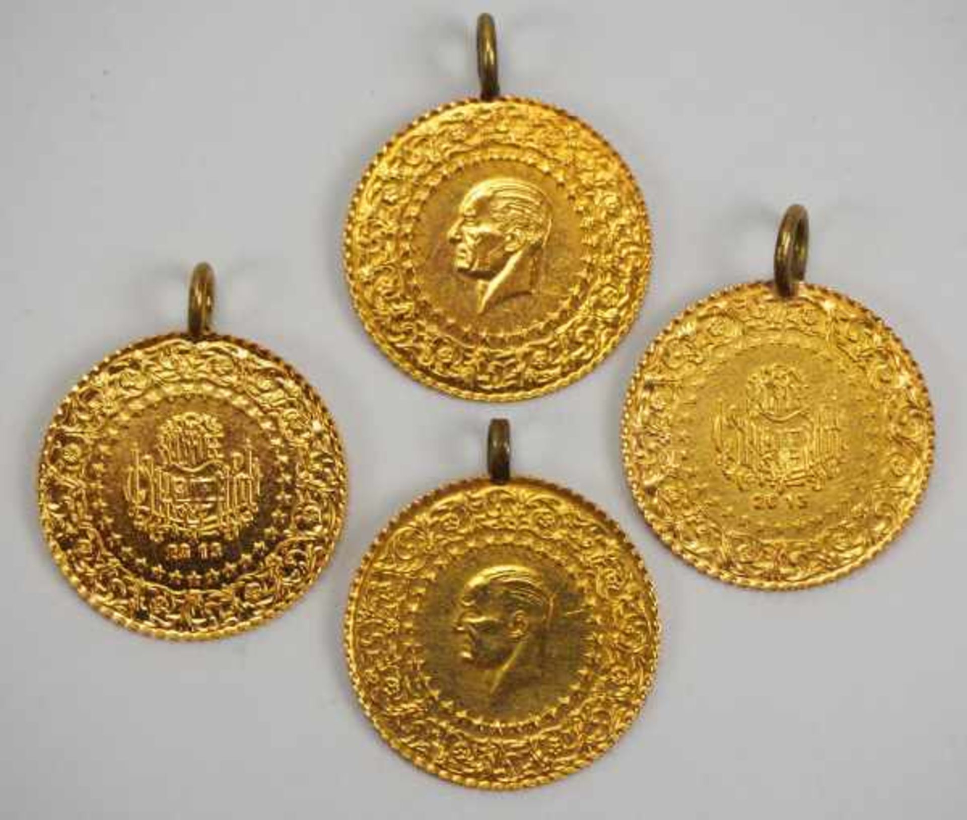 7.4.) MünzenTürkei: Lot von 4 Goldmünzen.Gold, jeweils gehenkelt.Zustand: II7.4 ) Coins - Image 2 of 2