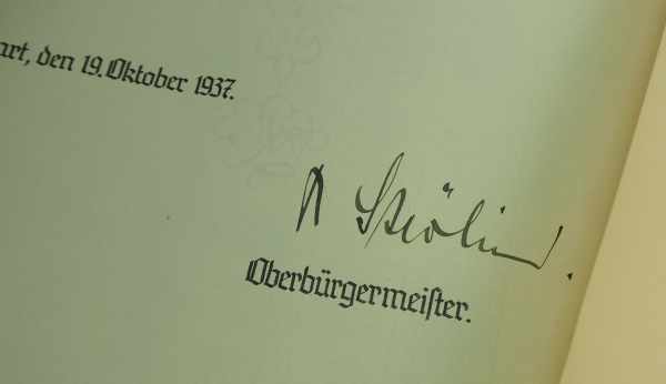 7.1.) HistoricaPräsentationsmappe des Oberbürgermeisters von Stuttgat an einen Dirigenten - 1937. - Image 2 of 4