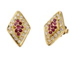 Paire de boucles d'oreilles "losange" en or jaune serties au centre de rubis [...]