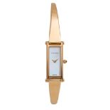 MONTRE GUCCI 1500L Montre dame acier dorée, mouvement quartz, cadran nacre bracelet [...]