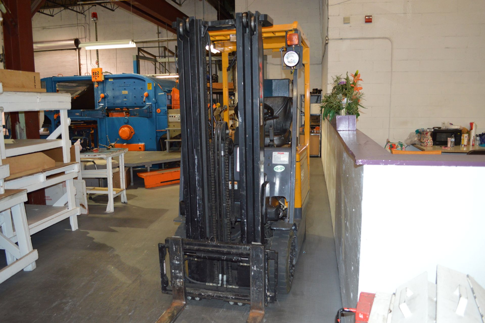 TCM 3000 lb Electric Battery Operated warehouse Hi Lo - Image 3 of 3