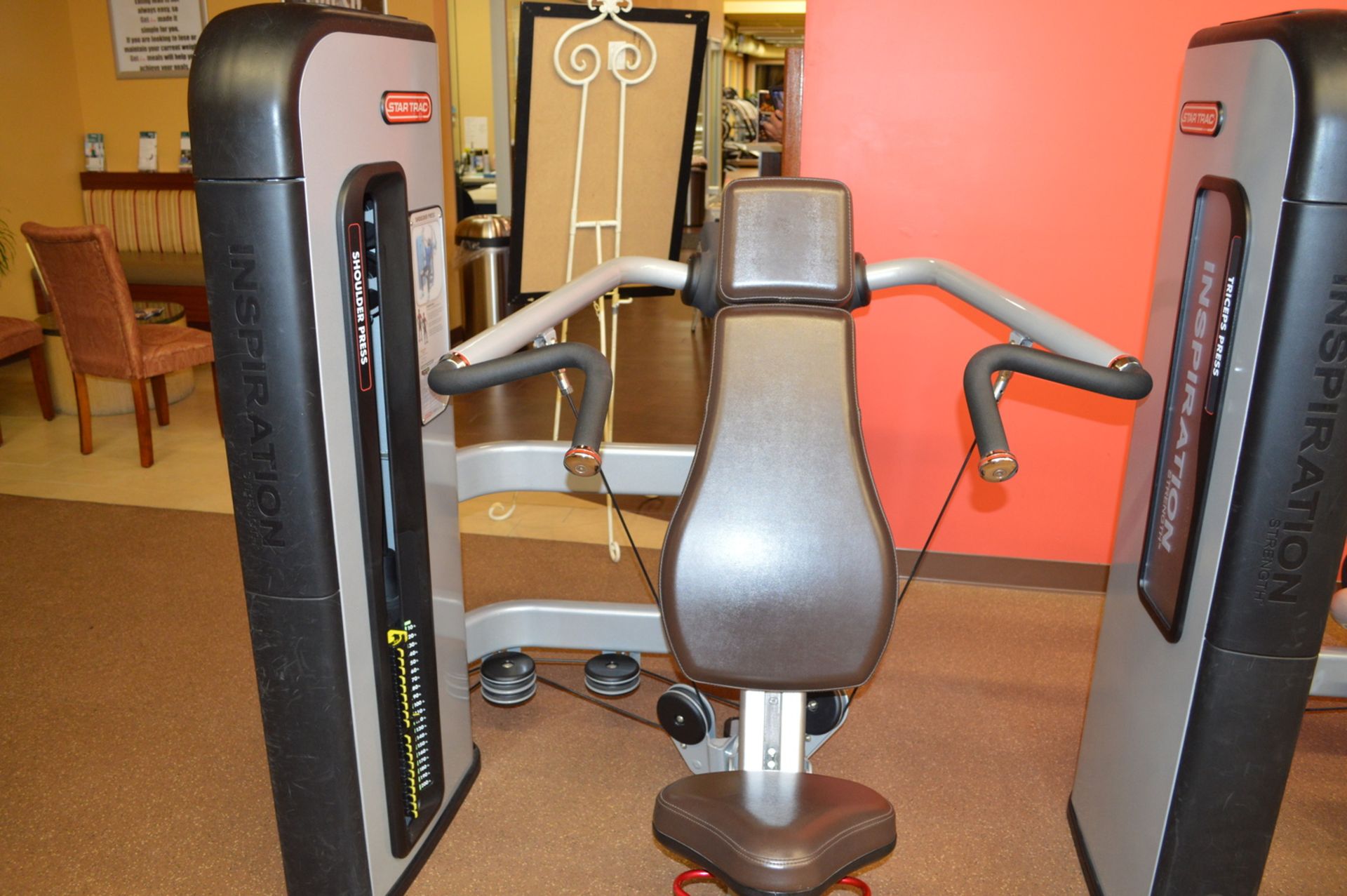 Star Trac Shoulder Press