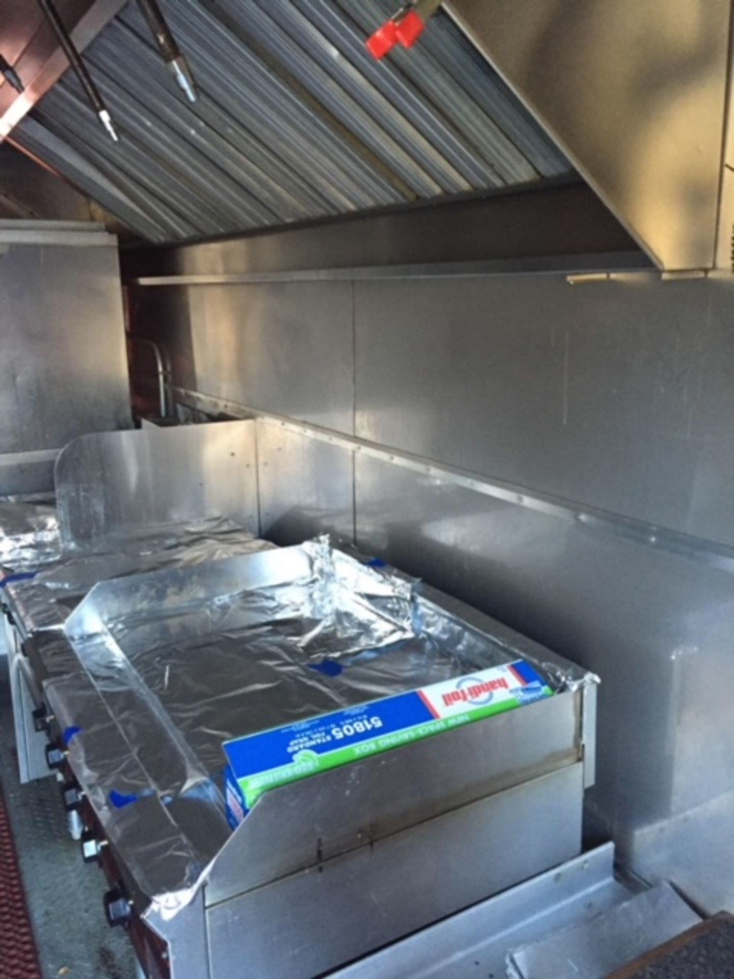 Complete 22 foot Mobile Concession Kitchen and trailer - Image 9 of 10