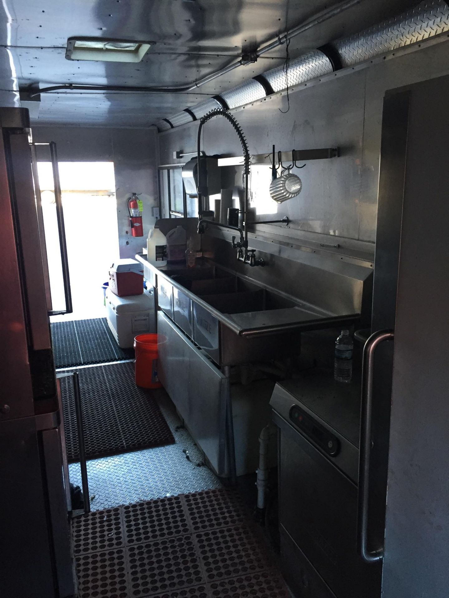 Complete 22 foot Mobile Concession Kitchen and trailer - Image 8 of 10