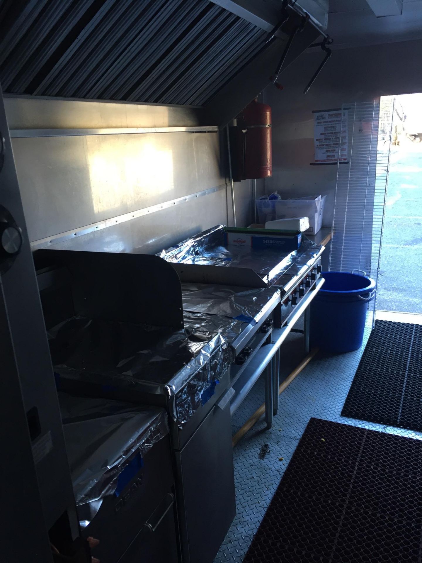 Complete 22 foot Mobile Concession Kitchen and trailer - Image 2 of 10
