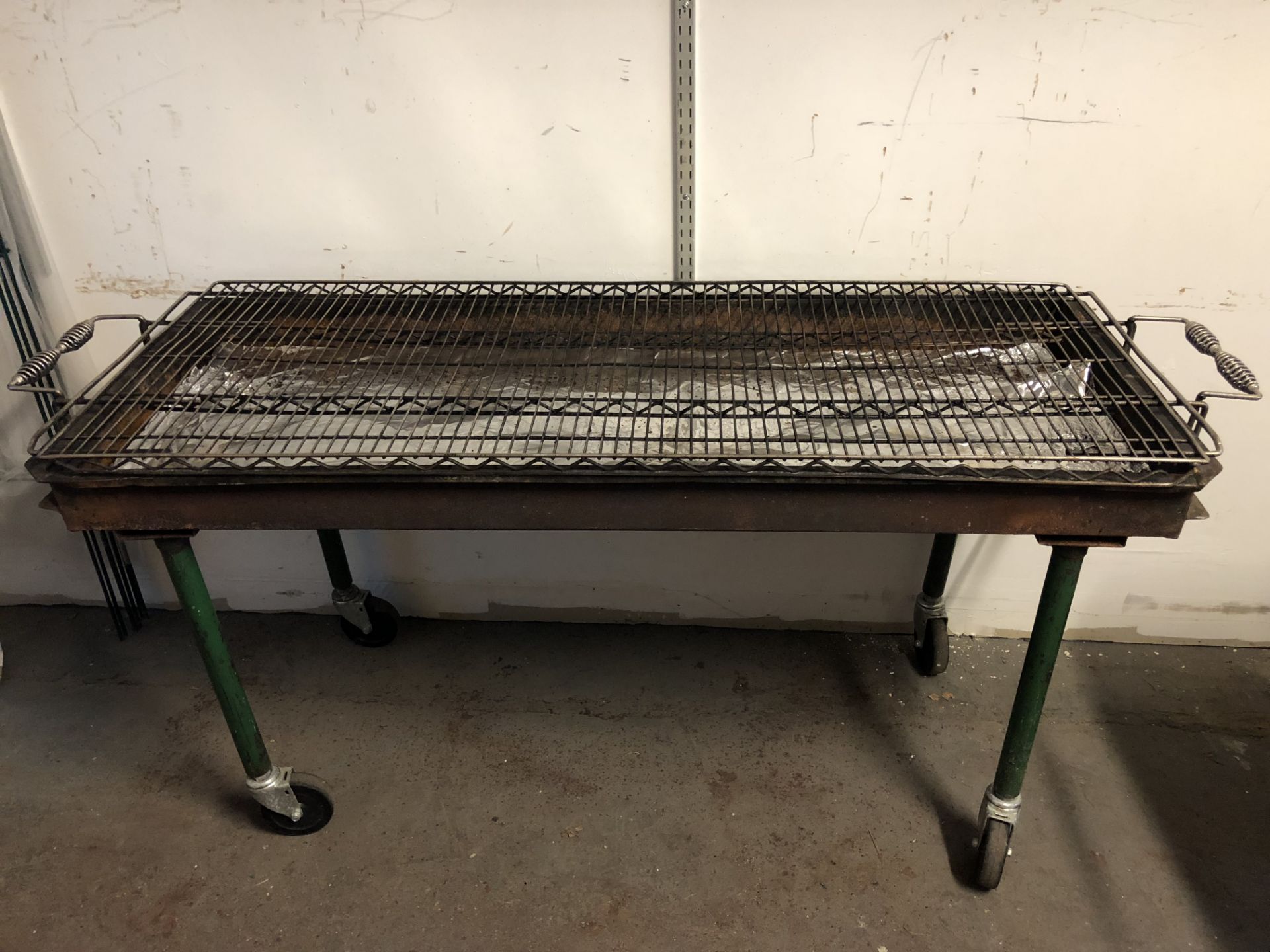 2x5 BBQ Grill with wheels