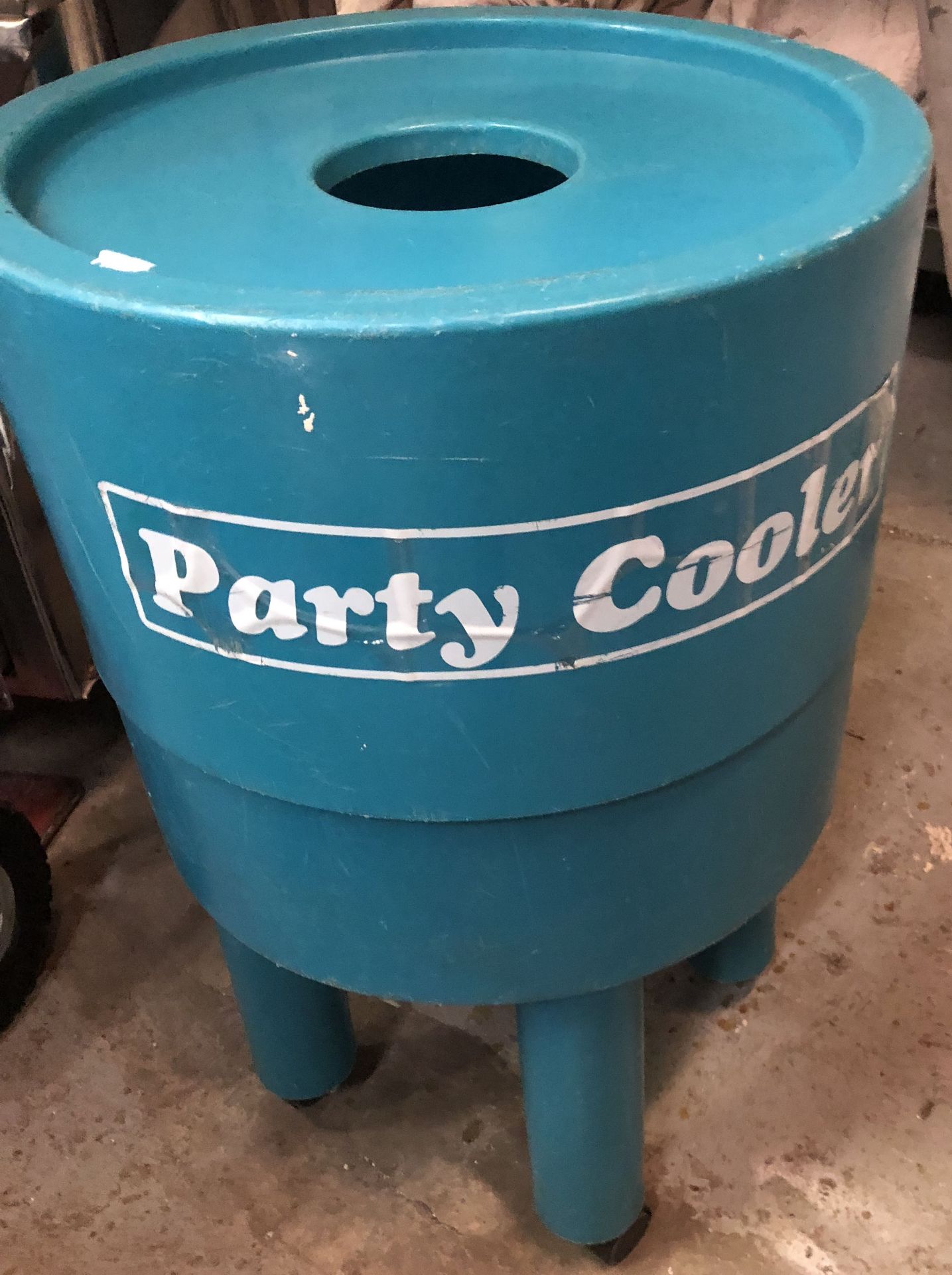 Lot 291 = 2 Party cooler/ ice bin