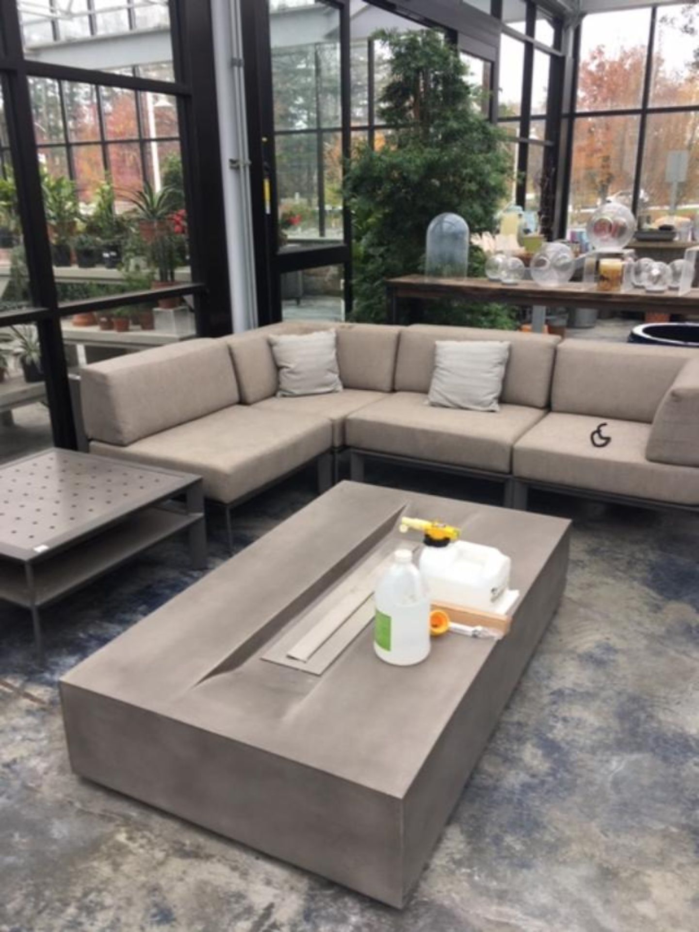 Parkway Modular sectional with side table (Fire pit Not Included)