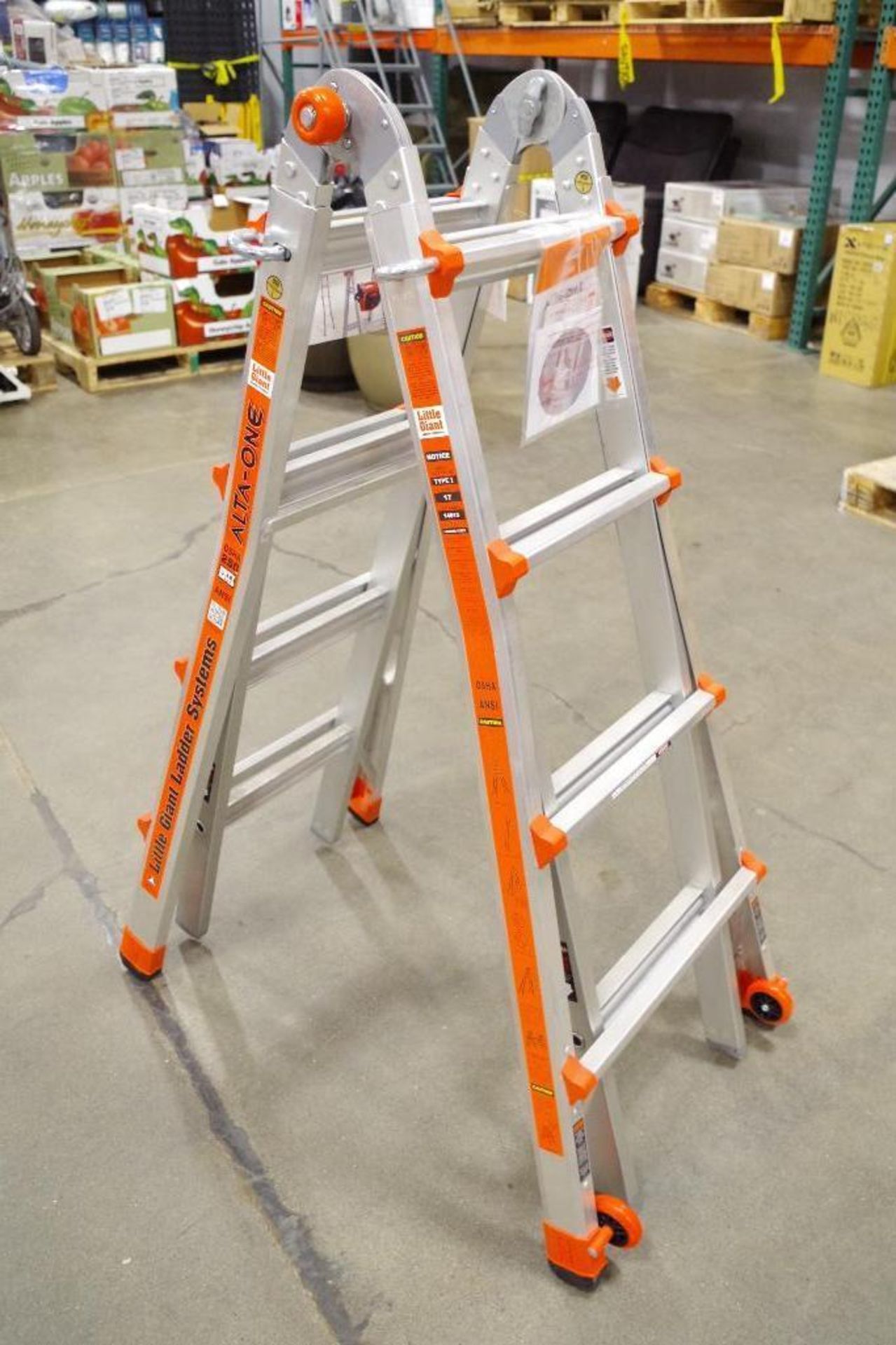 NEW LITTLE GIANT Alta-One Heavy Duty Rating Step Ladder - Image 4 of 5