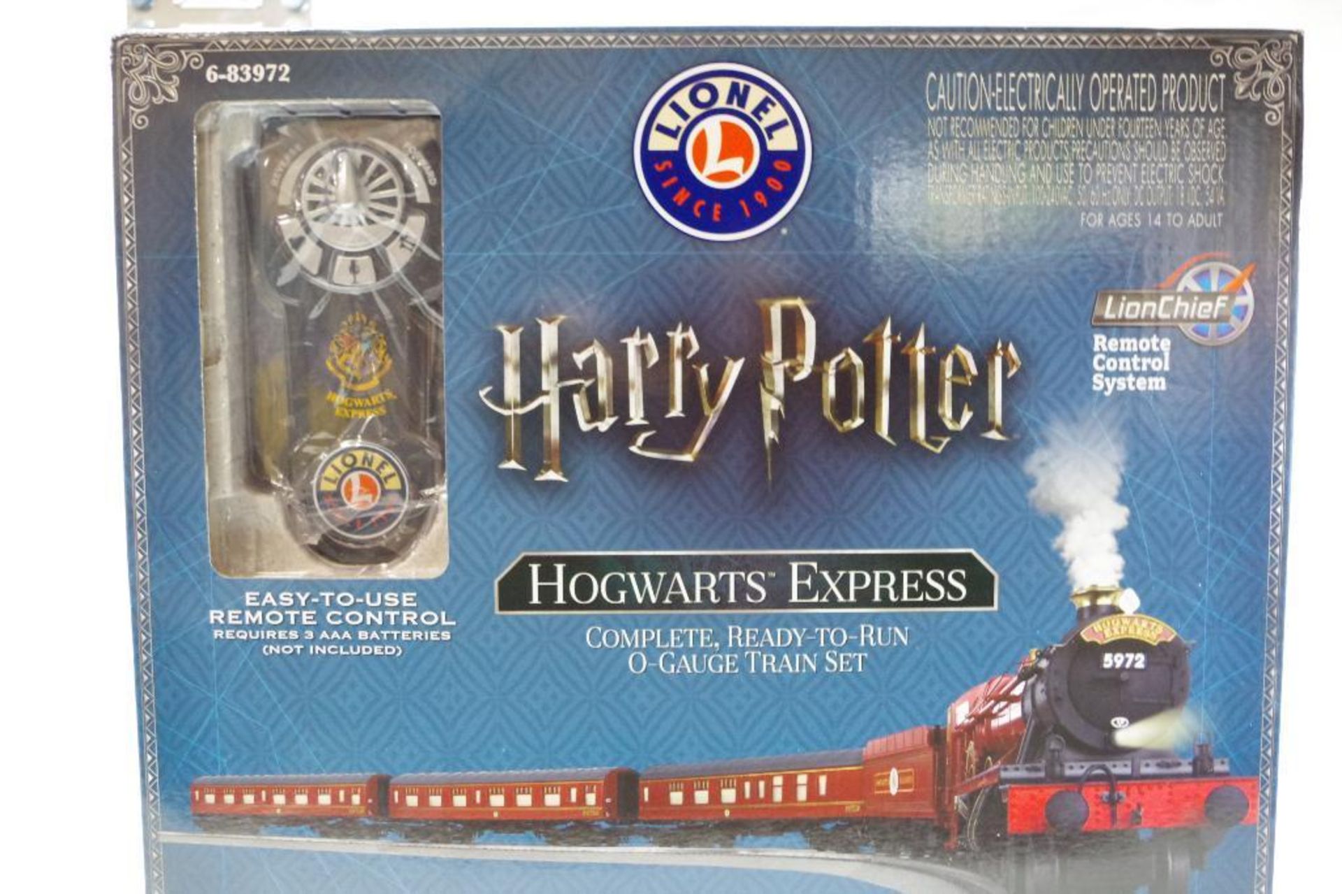 NEW LIONEL Harry Potter Hogwarts Express Train Set w/ Remote Control