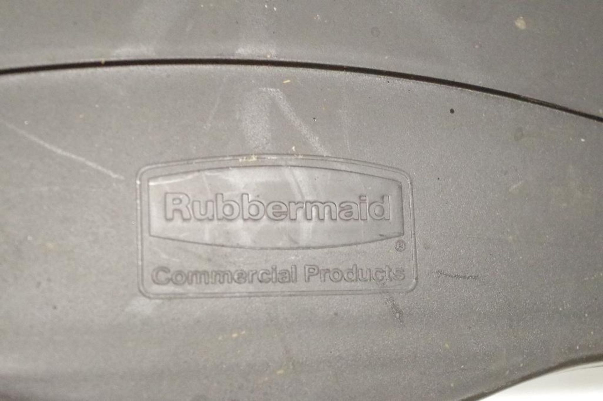 [QTY] RUBBERMAID Trash Can Lids - Image 3 of 4