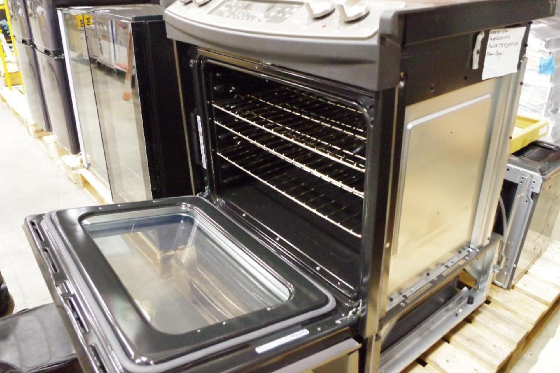 GE 30" Slide-In Front Control 5.3 CuFt Electric Convection Range, M/N JS760ELES - Image 4 of 5