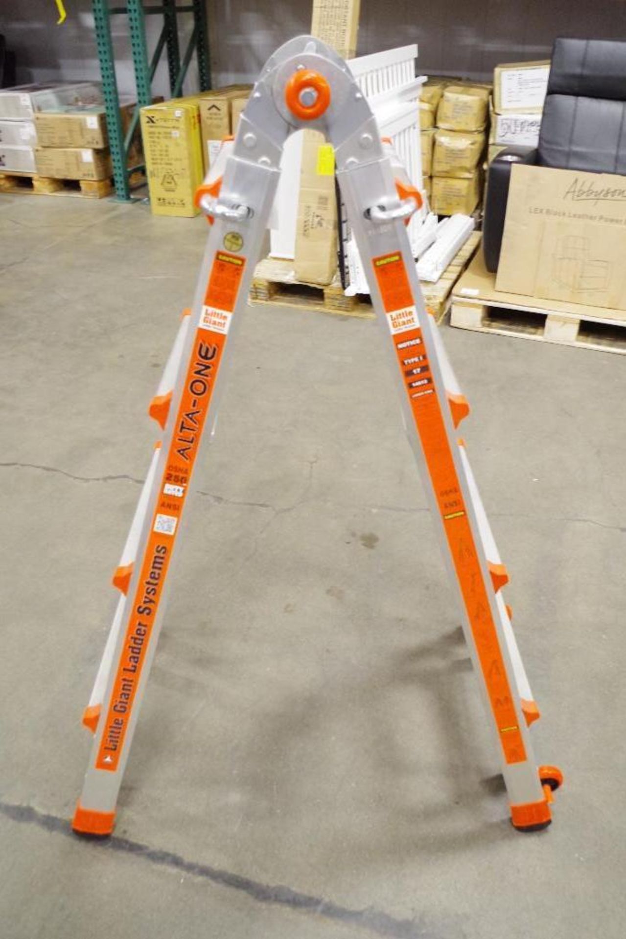 NEW LITTLE GIANT Alta-One Heavy Duty Rating Step Ladder - Image 5 of 5