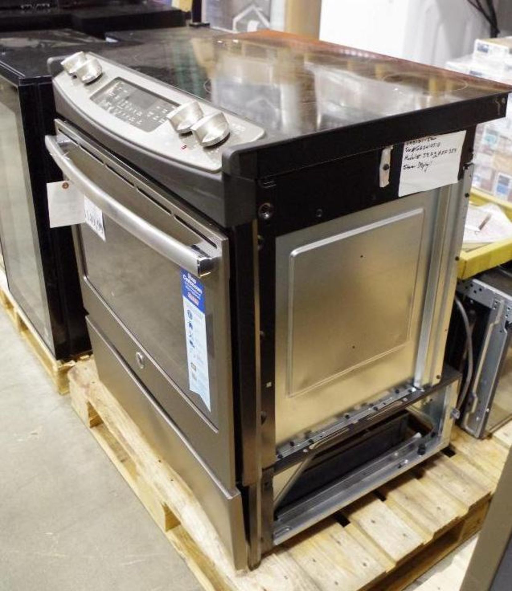 GE 30" Slide-In Front Control 5.3 CuFt Electric Convection Range, M/N JS760ELES - Image 3 of 5