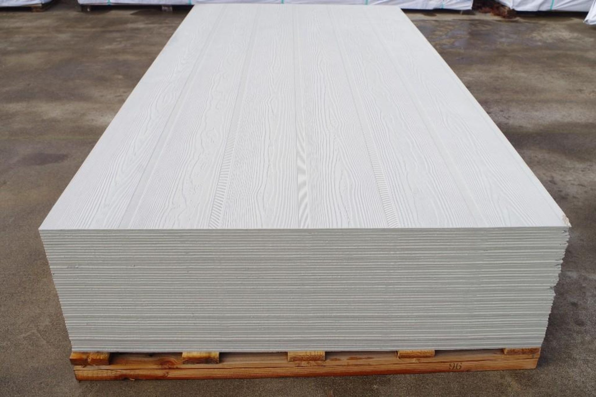 [10] 4' X 8' Traditional Textured OC Fiber Cement Siding Boards