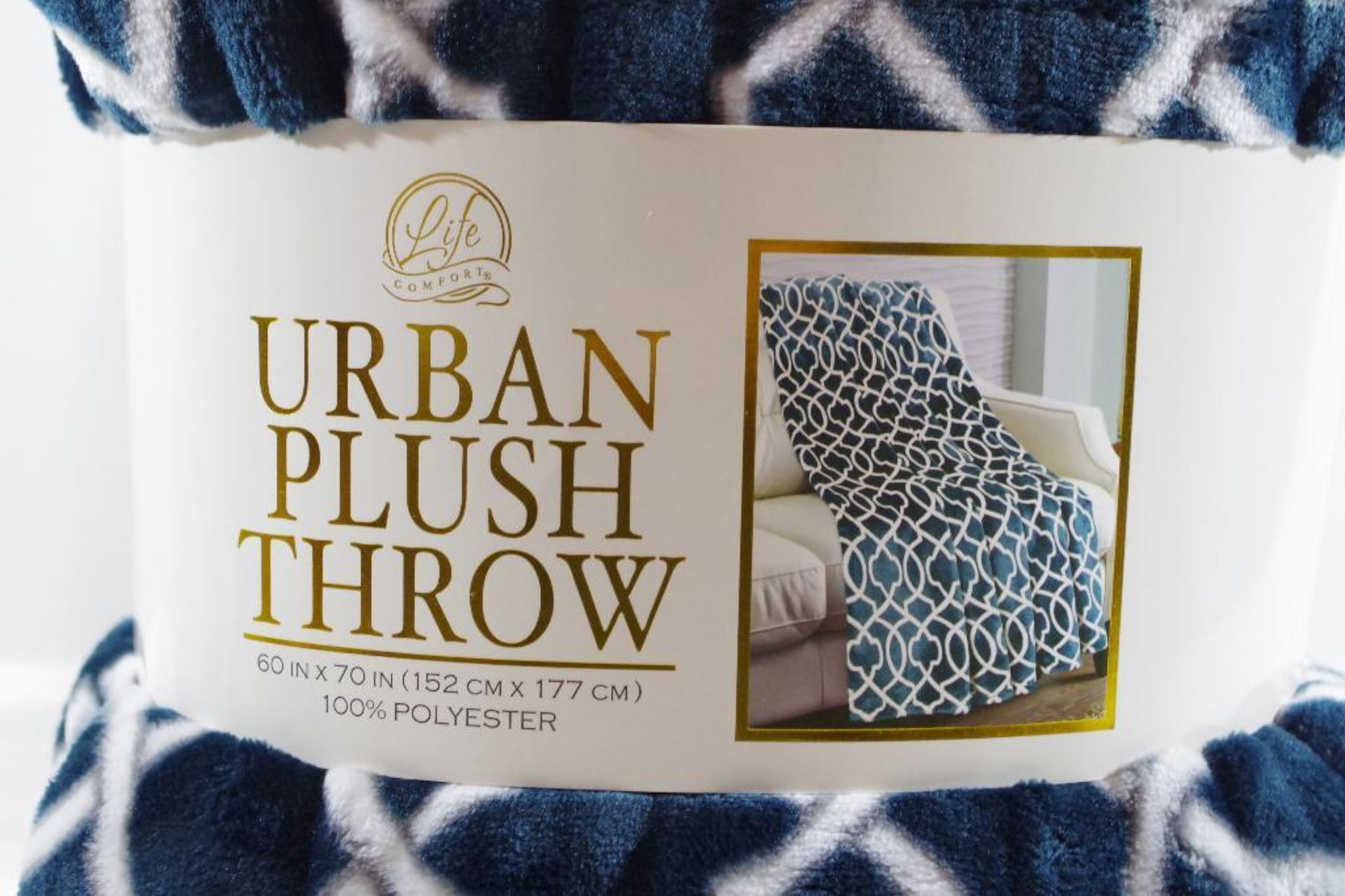 LIFE COMFORT Urban Plush Throw, 60" x 70" (Appears New) - Bild 3 aus 3