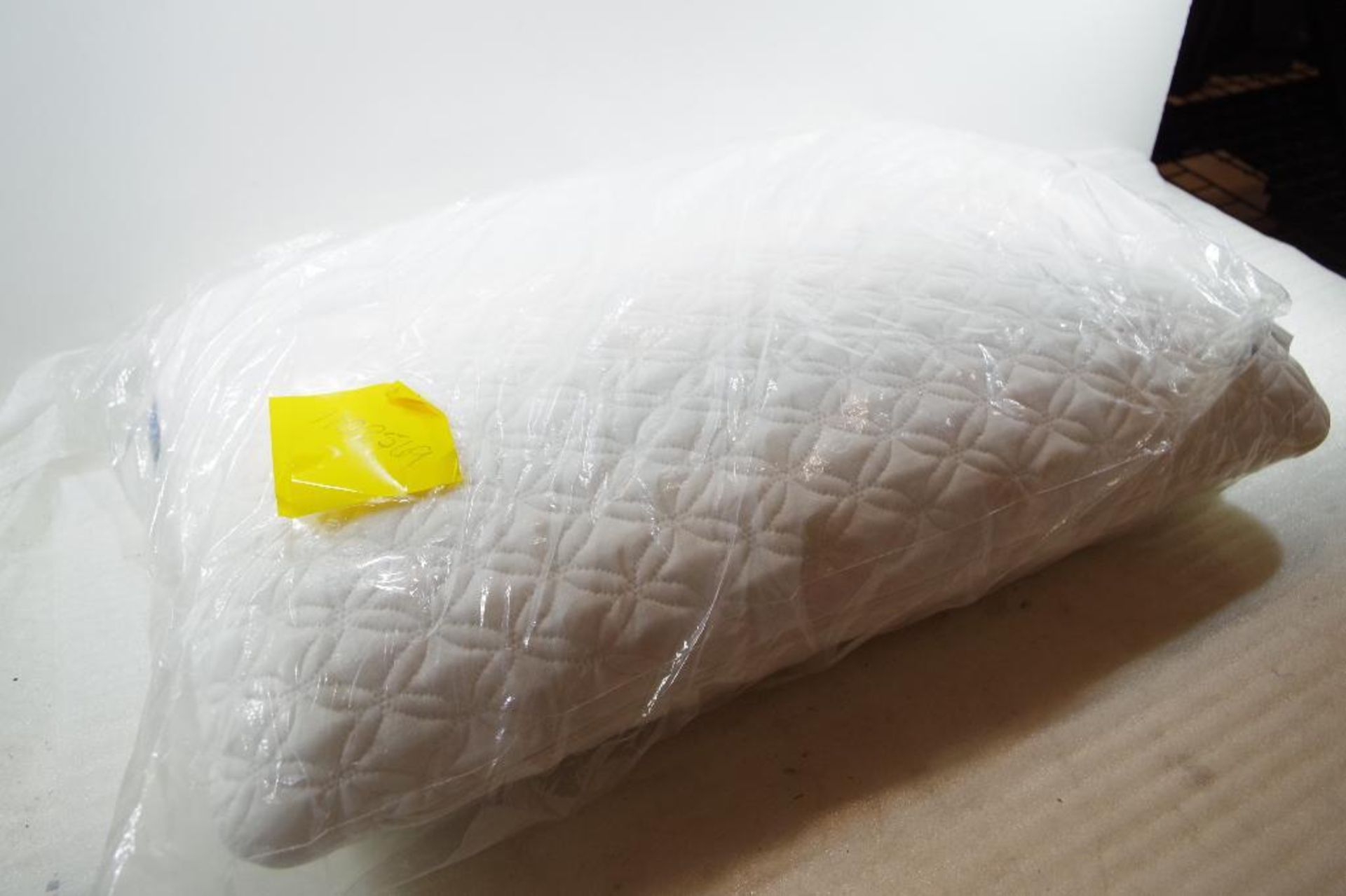 SERENITY by TEMPUR-PEDIC Memory Foam Pillow, Size: 24" x 16", (Store Return, NO Box) - Bild 3 aus 3