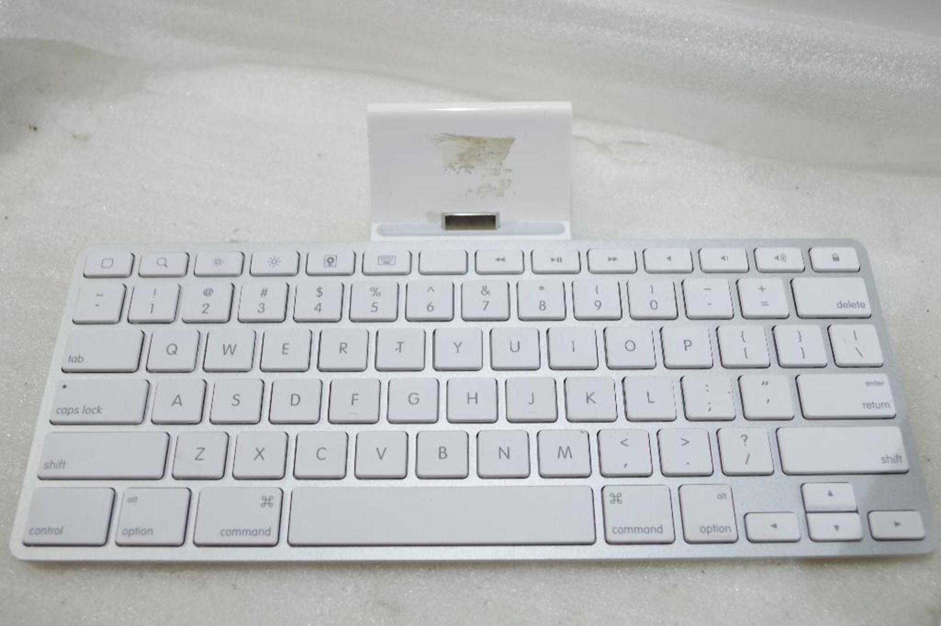 [2] APPLE Keyboards (One appears NEW) - Image 2 of 5