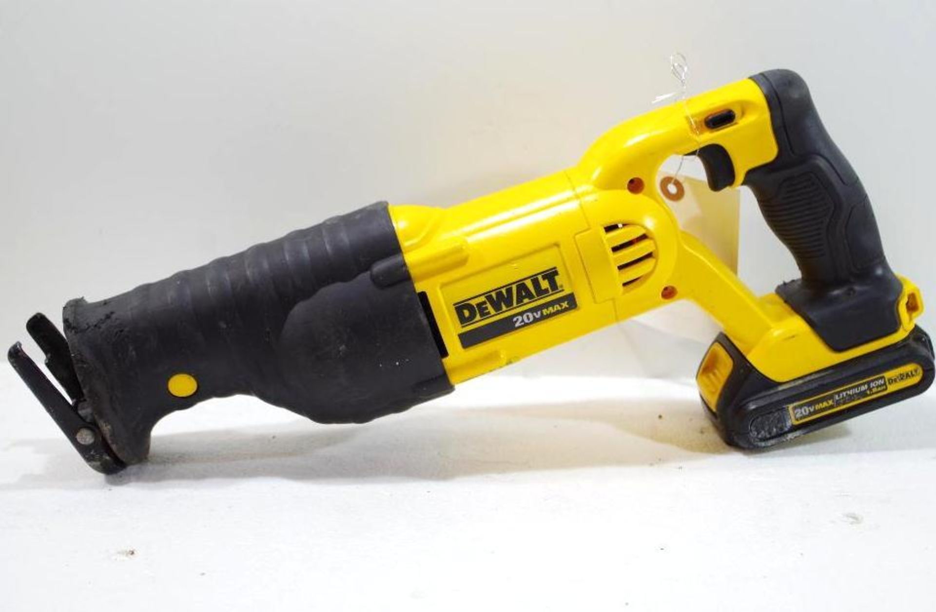 DEWALT 20V Variable Speed Reciprocating Saw M/N DCS380 w/ Battery - Image 2 of 3