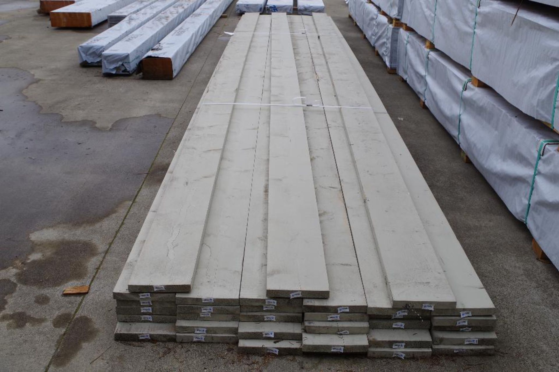 [32] 5/4 x 8 x 20' White Wood Trim Boards - Image 4 of 4