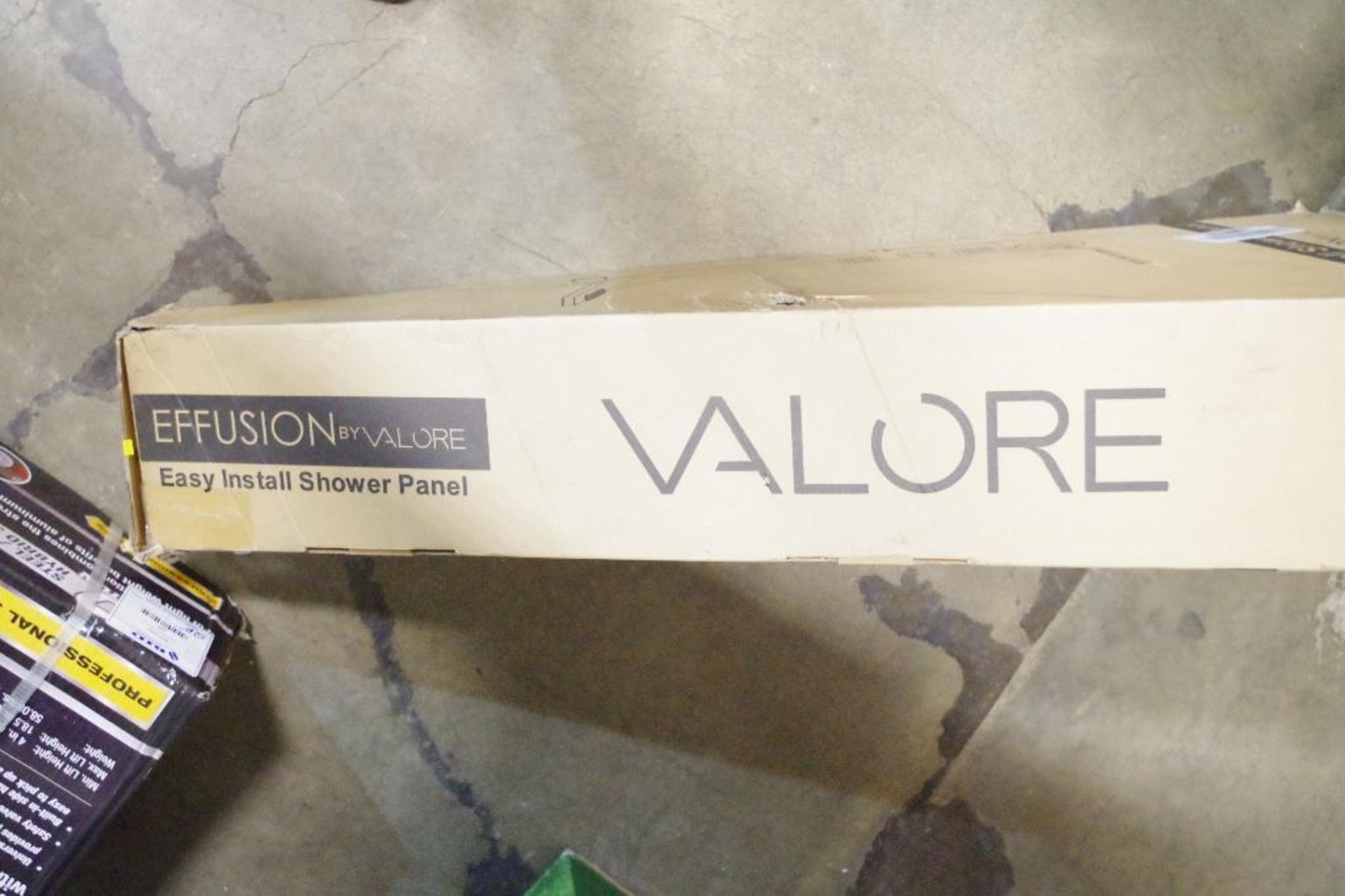 NEW EFFUSION by VALORE Easy Install Shower Panel - Image 3 of 3